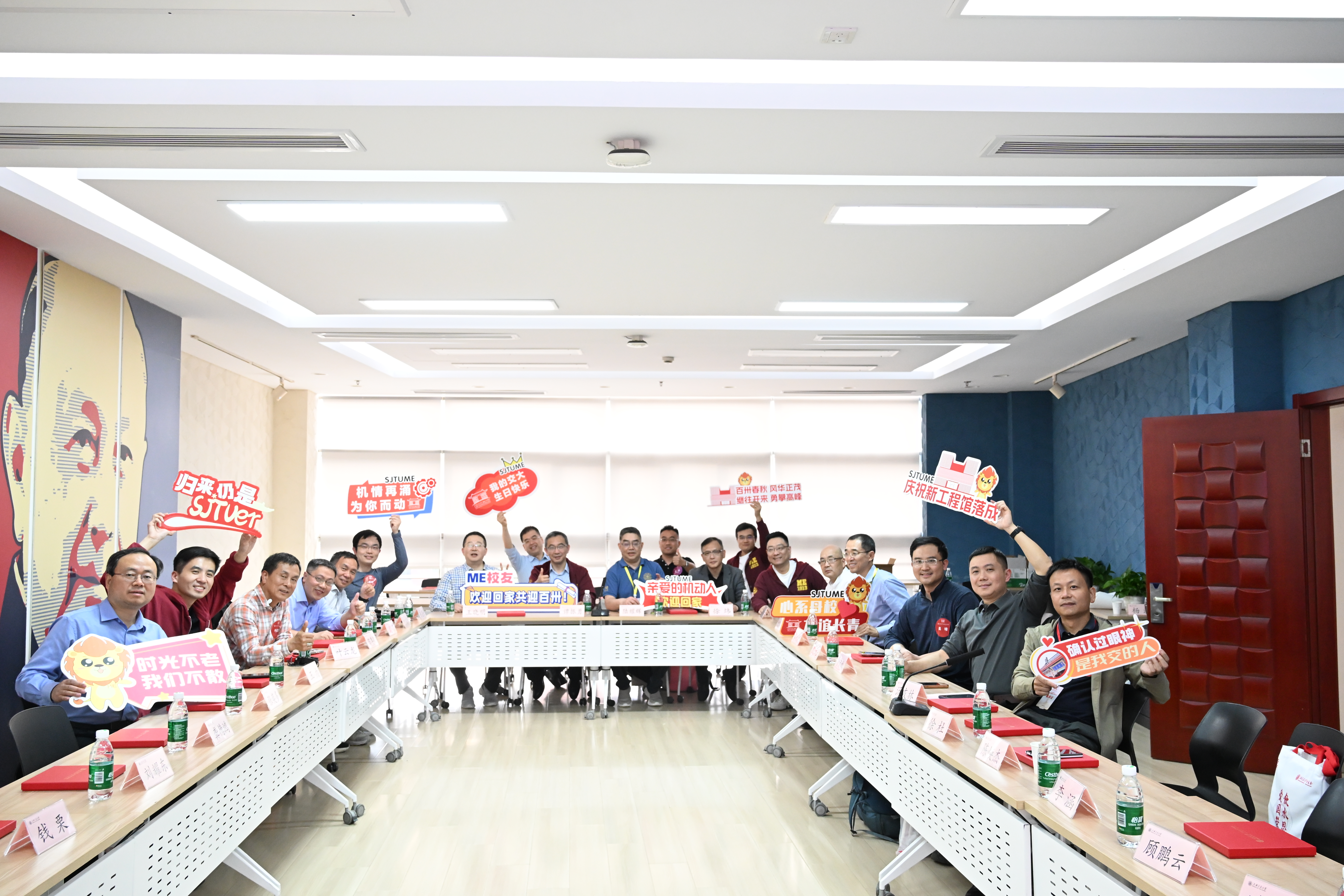 公司员工会各地员工代表座谈会合影.JPG