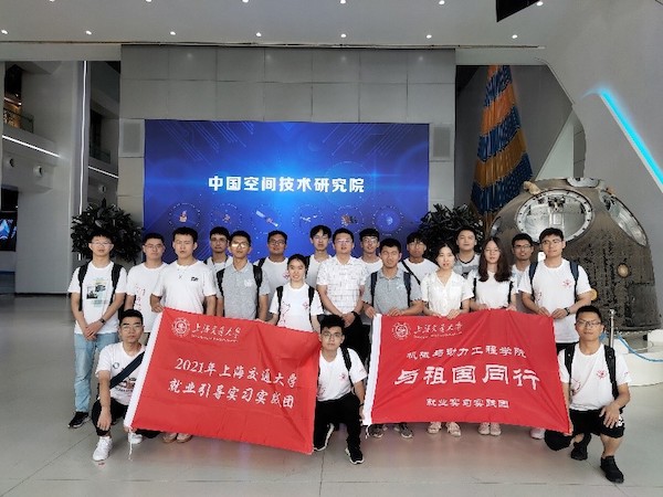 1625585449236781.jpg 图8 展览馆合影.jpg