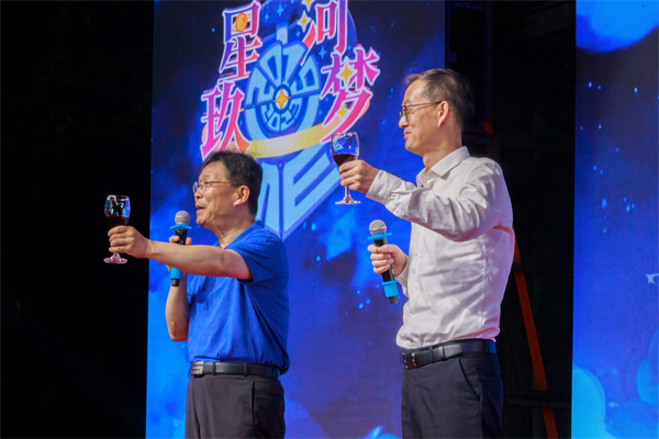1688739469148830.jpg 图2-公司领导祝福-特写.jpg
