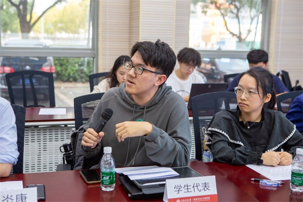 1699273050806664.jpg 图11 员工代表交流讨论.jpg