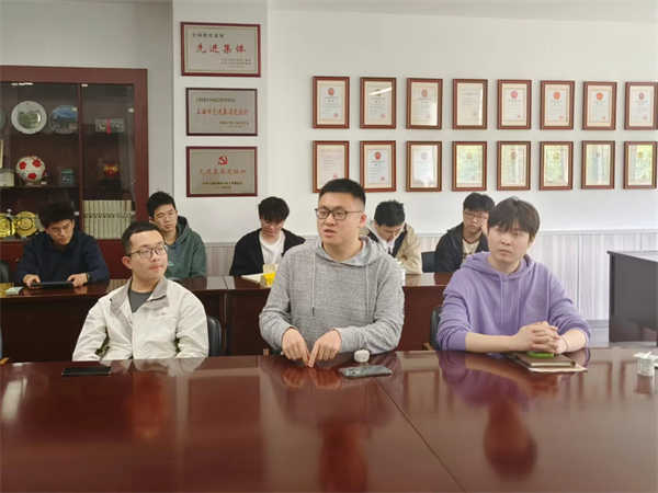 1714993174803088.jpg 图三 员工代表发言.jpg