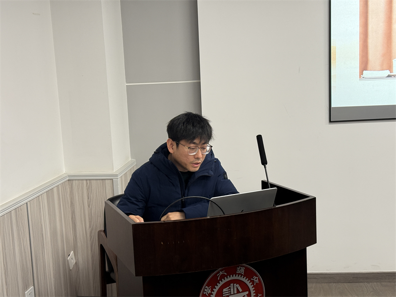 1741432887529972.jpg 图2 纪龙做党课分享.jpg