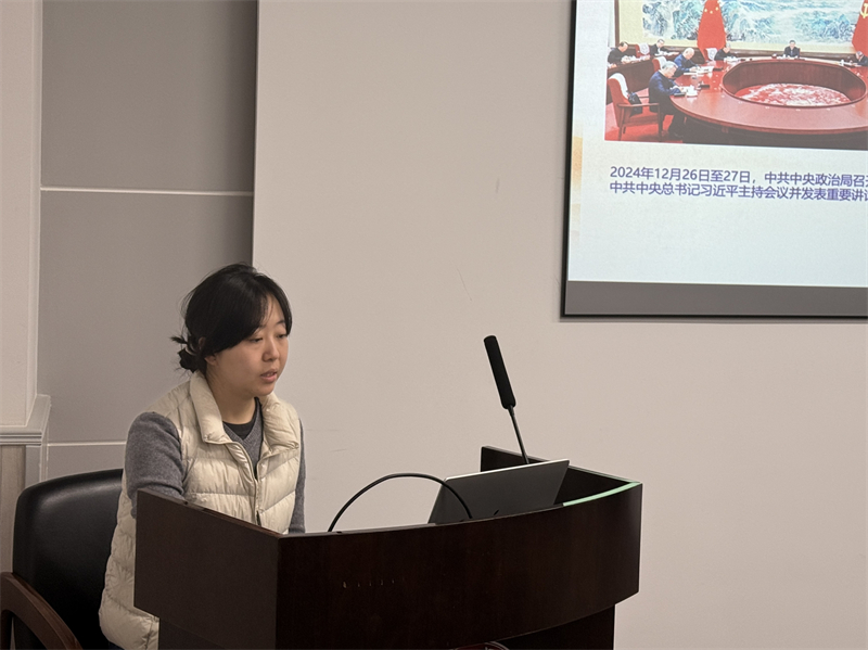 1741432896791771.jpg 图3 潘晓晗做党课分享.jpg